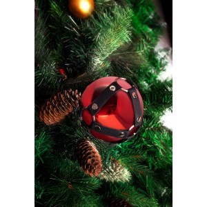 Новогодний шар Pecado BDSM, с клепками, глянцевый, красный, 10 см (иной угол)