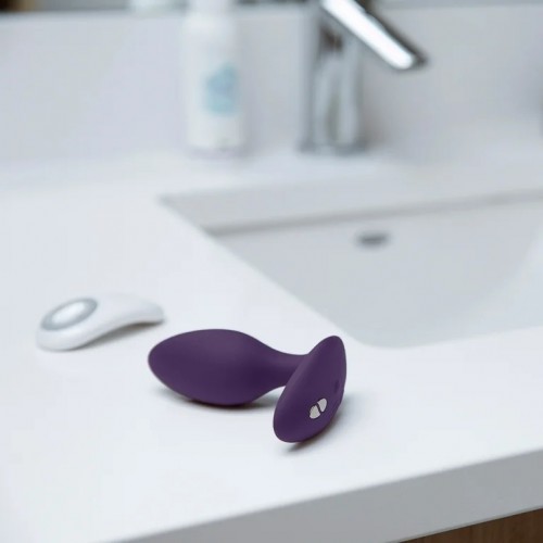 Анальная втулка We-Vibe Ditto с вибрацией и с дистанционным пультом фиолетовый