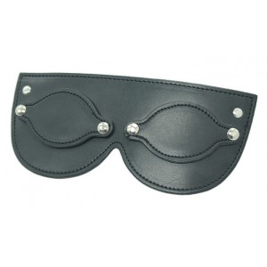 Чёрная маска с застёжкой и клёпками (иной угол)