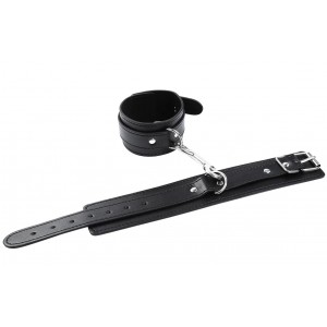 Наручники черные классические с карабином (иной угол)