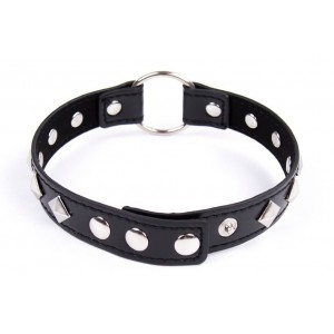 Ошейник с кольцом на заклепках в форме ромбов  (иной угол)