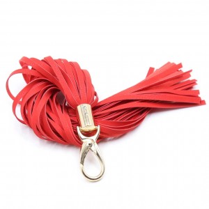 Мягкая замшевая красная плеть (иной угол)