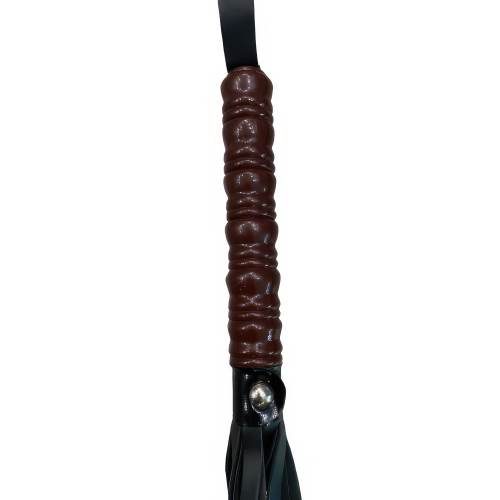 Черная плеть с коричневой ручкой