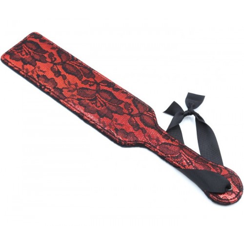 Пэдл красного цвета декорированный кружевом