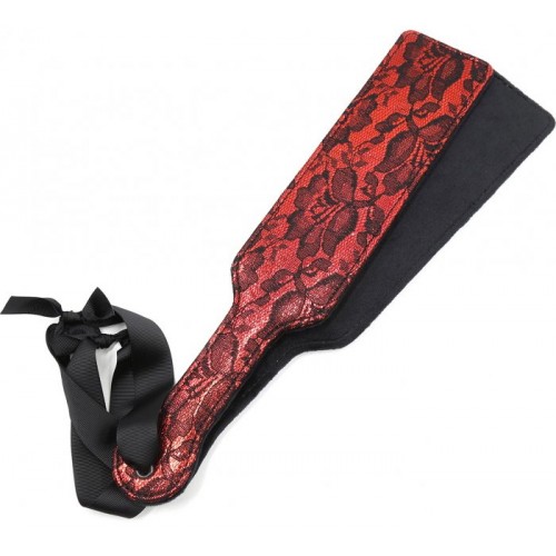 Пэдл красного цвета декорированный кружевом