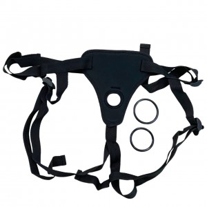 Универсальный черный ремень для страпона (иной угол)