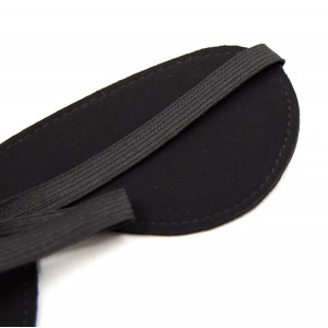 Чёрная маска на резинке (иной угол)