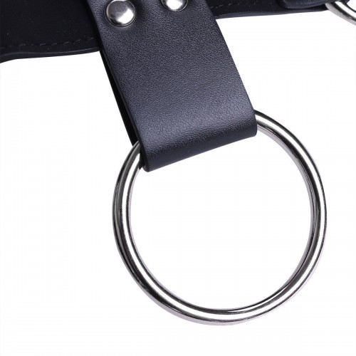 Мужская сбруя с отверстием на груди