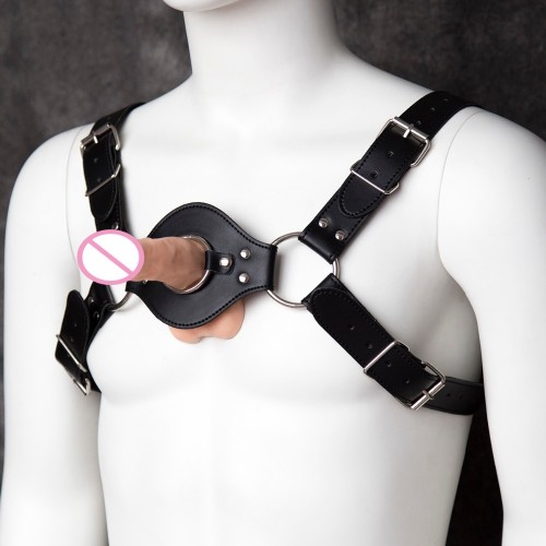 Мужская сбруя с отверстием на груди