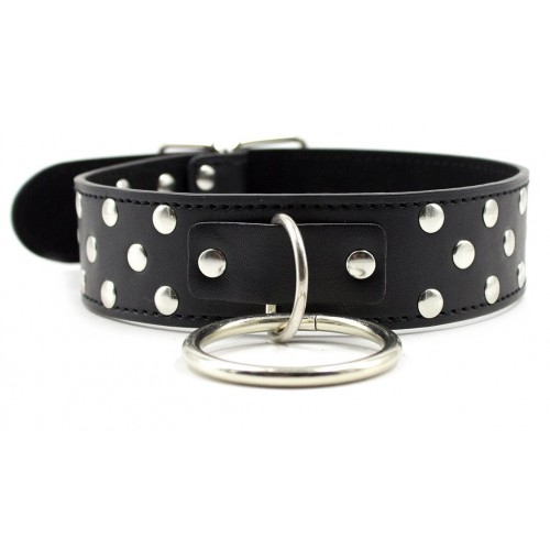 Ошейник с металлическими заклепками и поводком