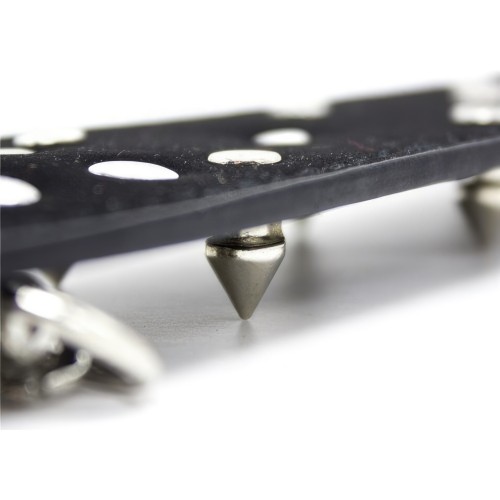 Широкий черный ошейник с шипами