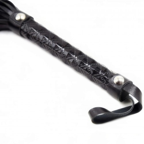 Черная плеть с дизайнерской лакированной ручкой
