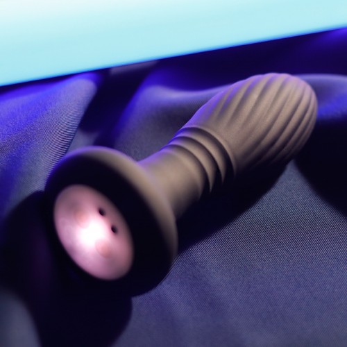 Анальная вибровтулка с возвратно-поступательной функцией и LED-подсветкой Secwell Plug с пультом ДУ