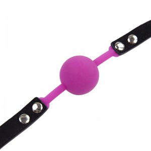 Силиконовый кляп фуксия (иной угол)