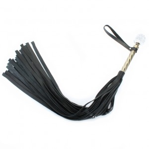  Плеть с металлической ручкой и декоративным кристаллом																																															 (иной угол)