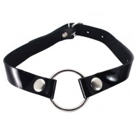 Кляп-кольцо на кнопках с лаковым ремешком