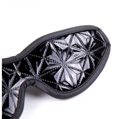 Маска с закрытыми глазами черная на резинке