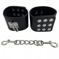 Чёрные наручники с заклёпками