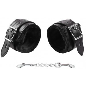 Чёрные наручники с мехом на цепочке  (иной угол)