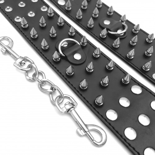 Широкие черные наручники с шипами