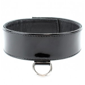 Стильный ошейник из лаковой кожи (иной угол)