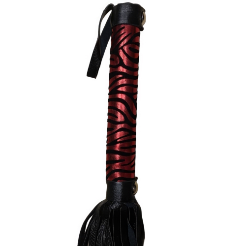 Мягкая красно-чёрная плеть 