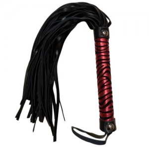 Мягкая красно-чёрная плеть  (иной угол)