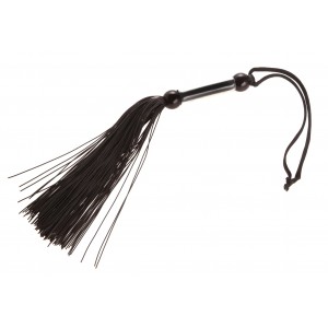 Плеть-флоггер черного цвета с резиновым хвостиком (иной угол)
