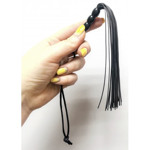 Маленькая плеть с необычной рукоятью