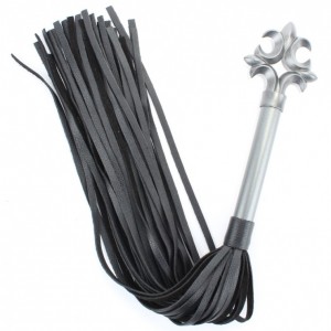 Плеть из натуральной кожи в готическом стиле 63 см (иной угол)