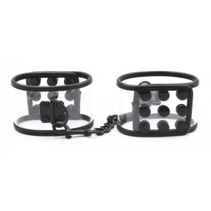 Наручники прозрачные на заклепках (иной угол)