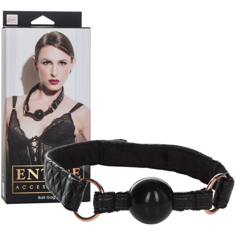 Силиконовый кляп на стеганом ремне с меховой подкладкой Entice Ball Gag