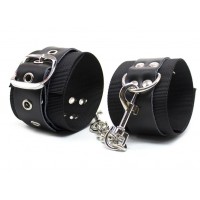 Мягкие черные поножи на цепочке с карабином