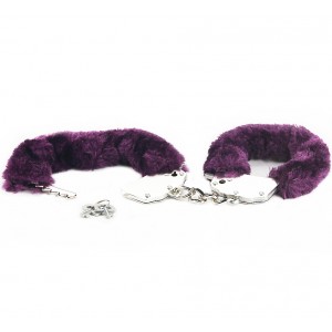Фиолетовые металлические наручники с мехом Fetish Pleasure (иной угол)