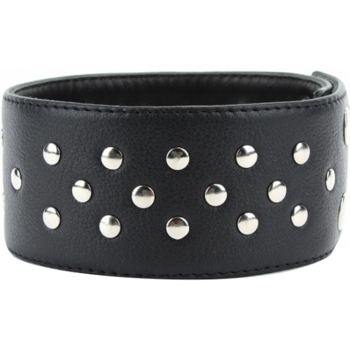 Широкий кожаный чокер с заклепками