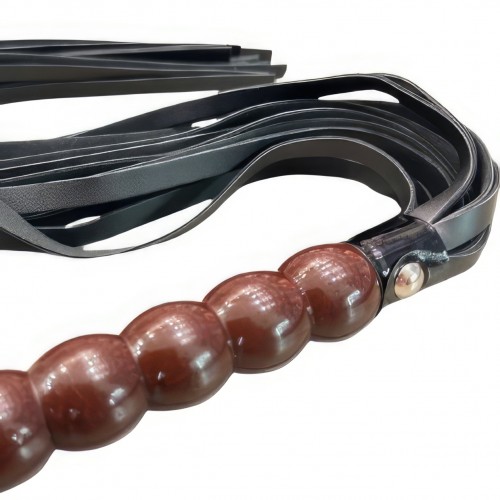 Черная плеть с  ручкой под дерево 