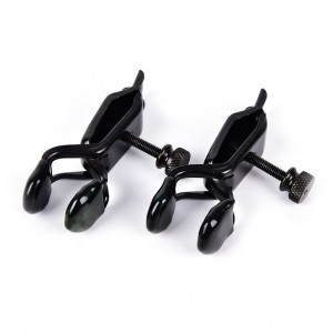 Черные зажимы на соски (иной угол)