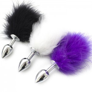 Анальная пробка с белым хвостом кролика  (иной угол)