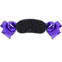 Маска на лентах с закрытыми глазами