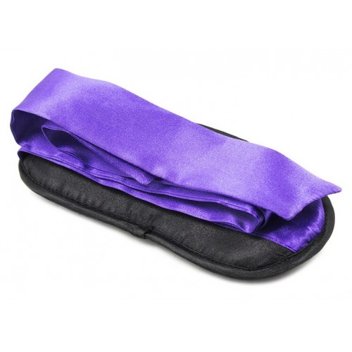 Маска на лентах с закрытыми глазами