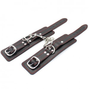 Регулируемые наручники с красными строчками (иной угол)