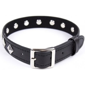 Классический черный ошейник с металлическими ромбами Notabu (иной угол)