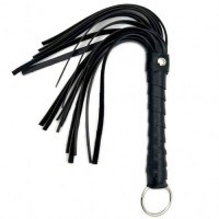 Маленькая чёрная плеть с кольцом на рукоятке