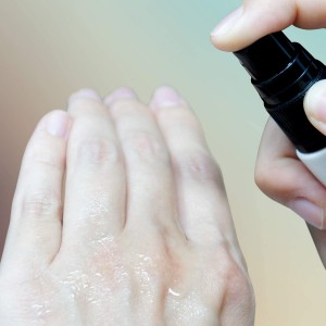 Пролонгирующий спрей с экстрактом дуба и пантенолом Pjur Med Pro-long Spray 20 мл (иной угол)