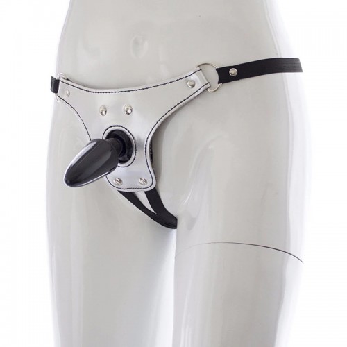 Женский черный страпон на белых трусиках