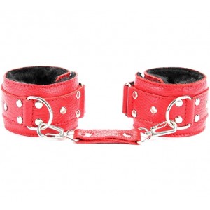 Наручники из красной кожи с мехом (иной угол)