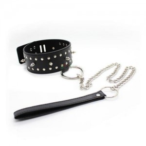 Ошейник с шипами и поводком на цепочке черный (иной угол)