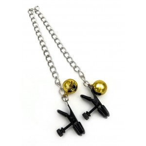 Черные зажимы на соски с цепочкой и бубенчиками (иной угол)