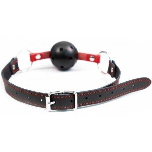 Дышащий кляп-шар из пластика на ремешке (иной угол)