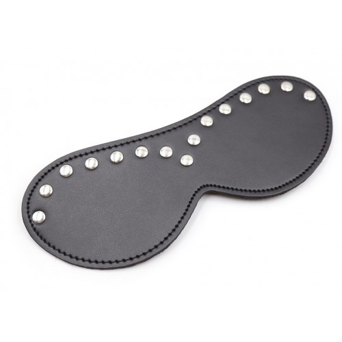 Закрытая чёрная маска на резинке декорированная заклёпками